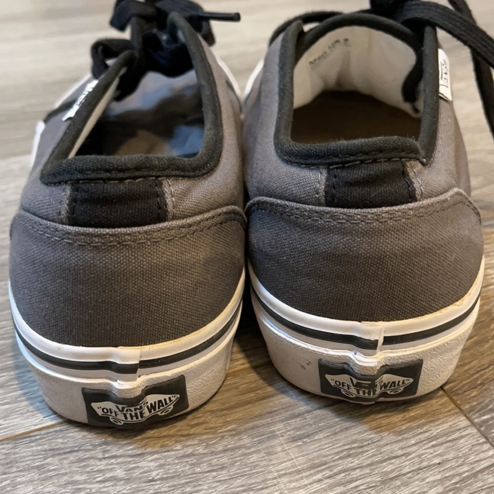 Vans - Picture 2 of 4